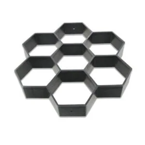 Creating Garden Paths with Paving DIY Moulds - Image 9